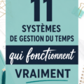 Femme travaillant avec un agenda pour mieux planifier son temps