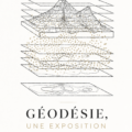 Affiche de l'exposition Géodesia au Beware Magazine, arborant des œuvres colorées et contemporaines